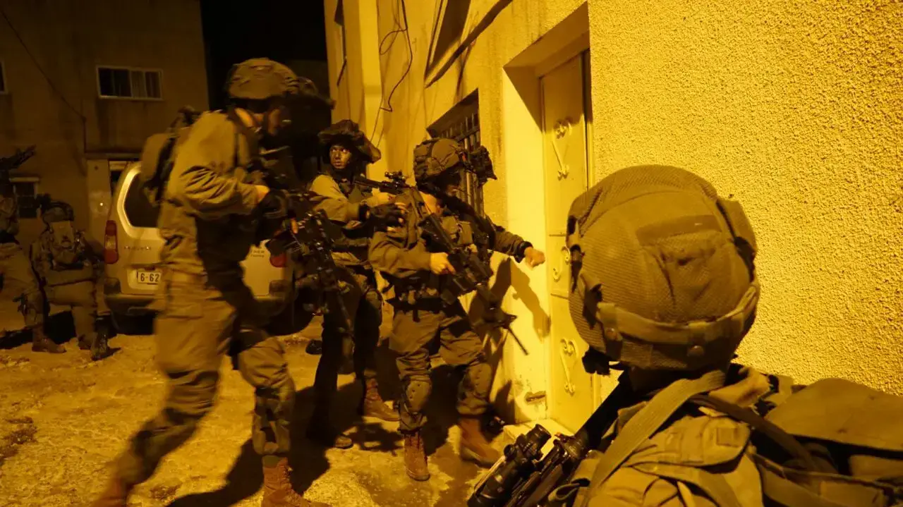 כוחות צה"ל פושטים על ביתו של המחבל שביצע את פיגוע הירי במחסום פוקוס, קבאטיה, אזור ג'נין, 1 בנובמבר 2016 כוחות צה"ל פושטים על ביתו של המחבל שביצע את פיגוע הירי במחסום פוקוס, קבאטיה, אזור ג'נין, 1 בנובמבר 2016