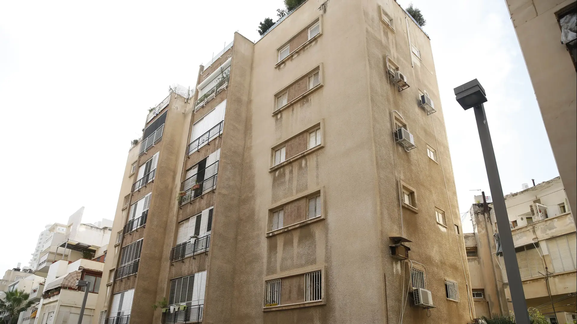 בניין בו שוטר לשעבר רצח גבר, סירקין, תל אביב. נובמבר 2016 בניין בו שוטר לשעבר רצח גבר, סירקין, תל אביב. נובמבר 2016