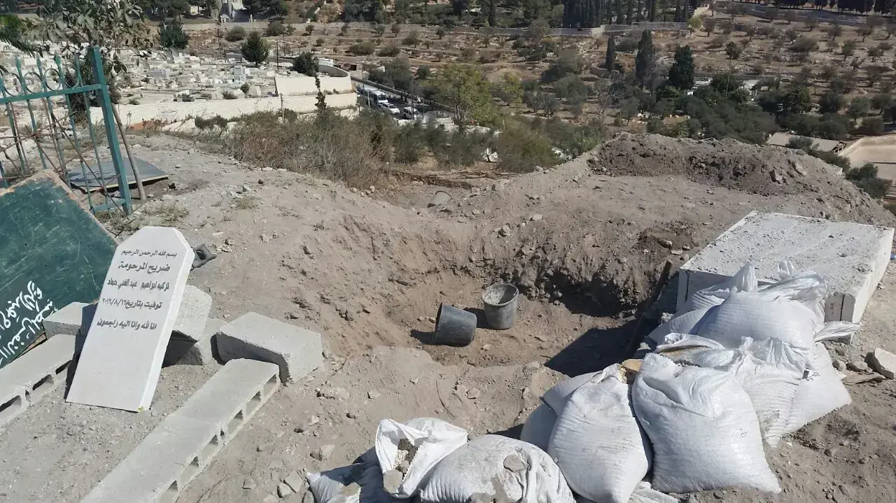 הריסת קברים בלתי חוקיים סמוך לשער האריות, ירושלים. נובמבר 2016 הריסת קברים בלתי חוקיים סמוך לשער האריות, ירושלים. נובמבר 2016
