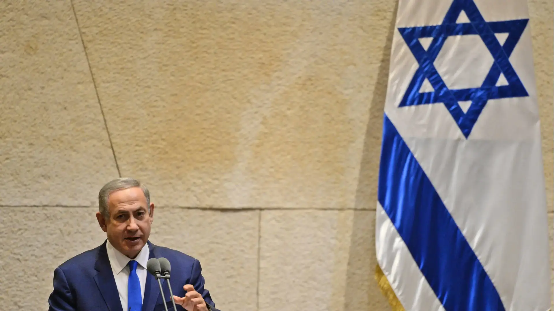 ראש הממשלה בנימין נתניהו נואם בישיבה מיוחדת לזכרו של רחבעם זאבי גנדי, מליאה בכנסת. נובמבר 2016 ראש הממשלה בנימין נתניהו נואם בישיבה מיוחדת לזכרו של רחבעם זאבי גנדי, מליאה בכנסת. נובמבר 2016