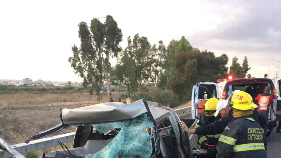 התנגשות בין רכב פרטי למשאית בכביש 6 לכיוון צפון, סמוך למחלף חורשים שליד כפר סבא, נובמבר 2016