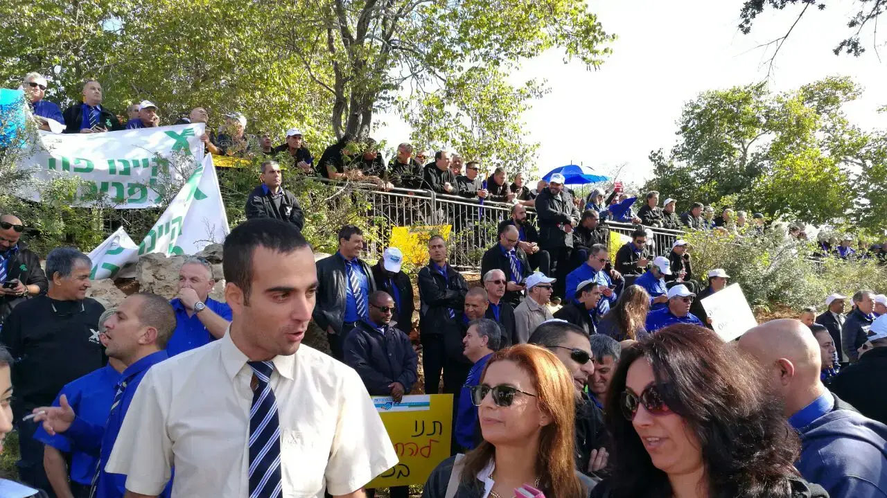 הפגנת נהגי אגד, בין הכנסת למשרד האוצר. נובמבר 2016 הפגנת נהגי אגד, בין הכנסת למשרד האוצר. נובמבר 2016