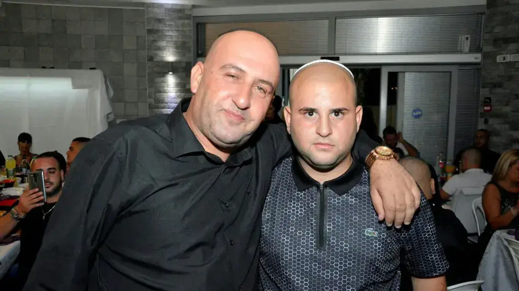 הנאשמים תמיר פרץ ואבי ביטון ברצח אלמוג פדל בחתונה בפרדס חנה בספטמבר 2016 הנאשמים תמיר פרץ ואבי ביטון ברצח אלמוג פדל בחתונה בפרדס חנה בספטמבר 2016