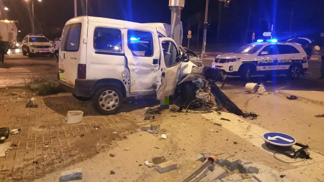 הרוג ושלושה פצועים בתאונת דרכים בבאר שבע הרוג ושלושה פצועים בתאונת דרכים בבאר שבע