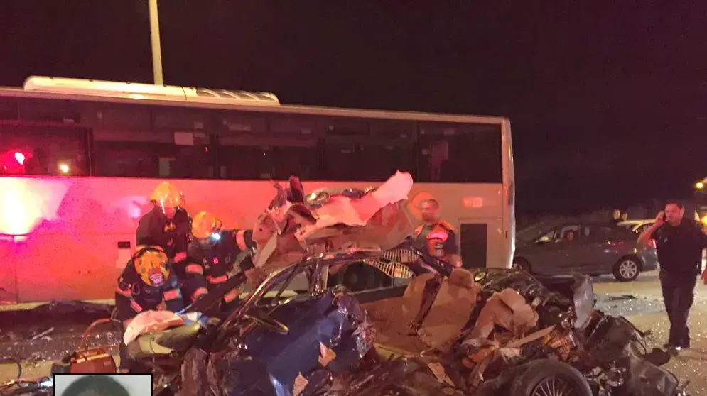 תאונת דרכים בין רכב פרטי ואוטובוס, סמוך לקריית גת. 5 בנובמבר 2016 תאונת דרכים בין רכב פרטי ואוטובוס, סמוך לקריית גת. 5 בנובמבר 2016