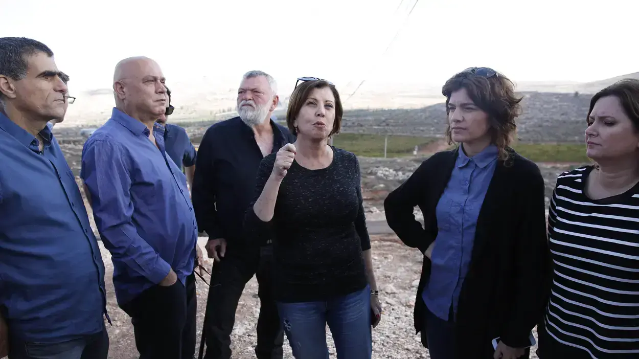 חברי מרצ מסיירים באזור בו יבנה היישוב אליו יועברו תושבי עמונה. סמוך לשילה, 6 בנובמבר 2016 חברי מרצ מסיירים באזור בו יבנה היישוב אליו יועברו תושבי עמונה. סמוך לשילה, 6 בנובמבר 2016