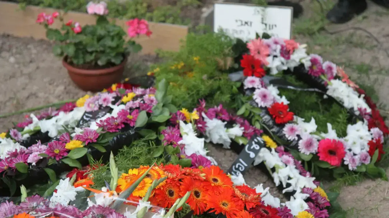 הלוויתה של יעל זאבי, בית העלמין קיבוץ דגניה ב. נובמבר 2016 הלוויתה של יעל זאבי, בית העלמין קיבוץ דגניה ב. נובמבר 2016