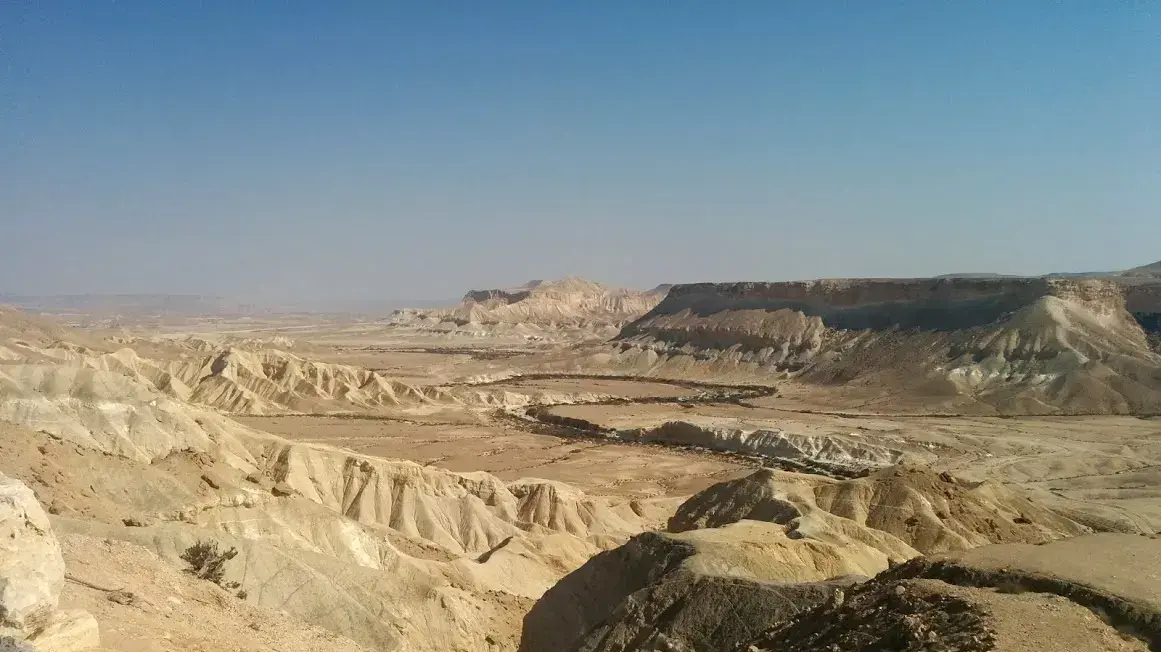 מבט אל נחל צין מאחוזת קבר בן גוריון, שדה בוקר, אוקטובר 2016 מבט אל נחל צין מאחוזת קבר בן גוריון, שדה בוקר, אוקטובר 2016