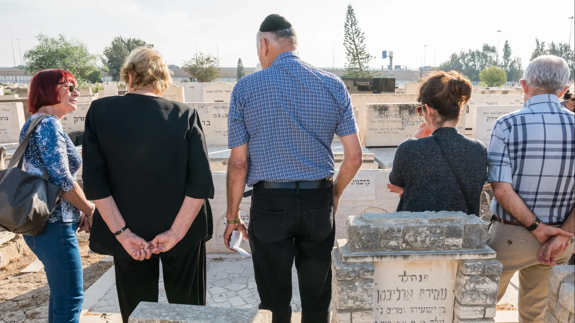 טקס זיכרון לחמישה ילדים שנהרגו מפיצוץ רימון יד לפני כ-60 שנים, בית הקברות צור שלום וקריית מוצקין טקס זיכרון לחמישה ילדים שנהרגו מפיצוץ רימון יד לפני כ-60 שנים, בית הקברות צור שלום וקריית מוצקין