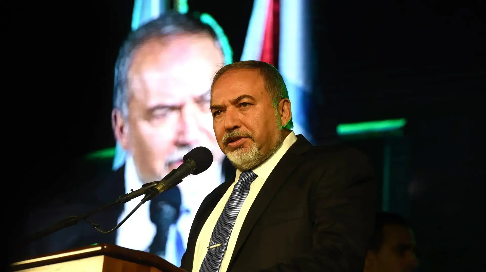 שר הביטחון אביגדור ליברמן בטקס "ממדים ללימודים" בקריה, 4 בנובמבר 2016 שר הביטחון אביגדור ליברמן בטקס "ממדים ללימודים" בקריה, 4 בנובמבר 2016