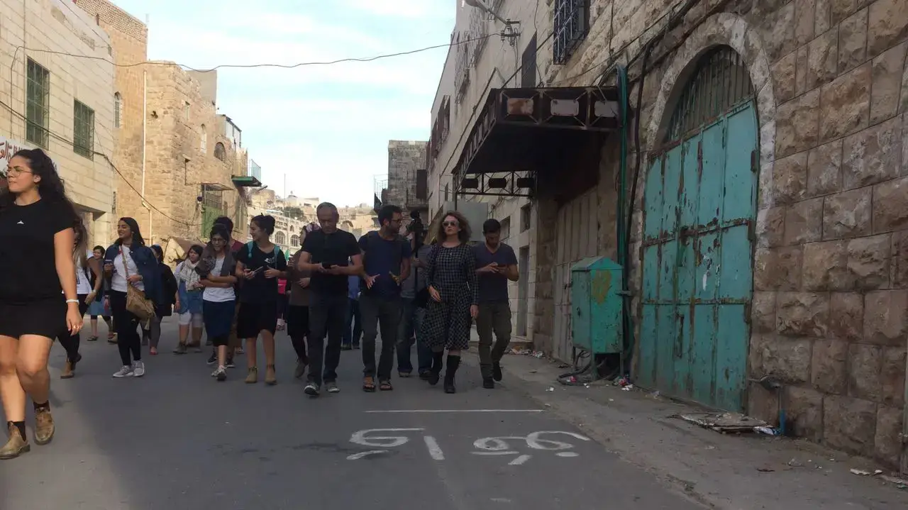 יבגניה דודינה בסיור עם שוברים שתיקה, חברון. נובמבר 2016 יבגניה דודינה בסיור עם שוברים שתיקה, חברון. נובמבר 2016