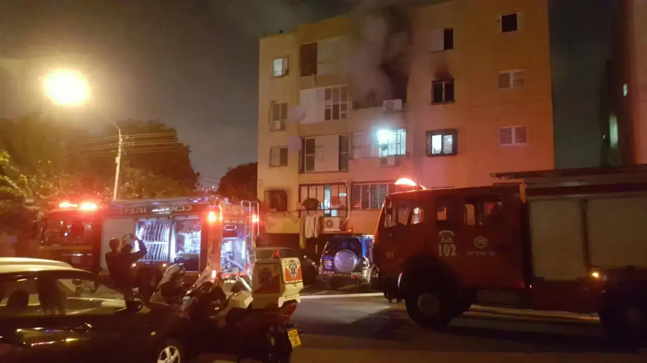 שריפה בדירה ברחוב אפלטון, יפו. נובמבר 2016 שריפה בדירה ברחוב אפלטון, יפו. נובמבר 2016