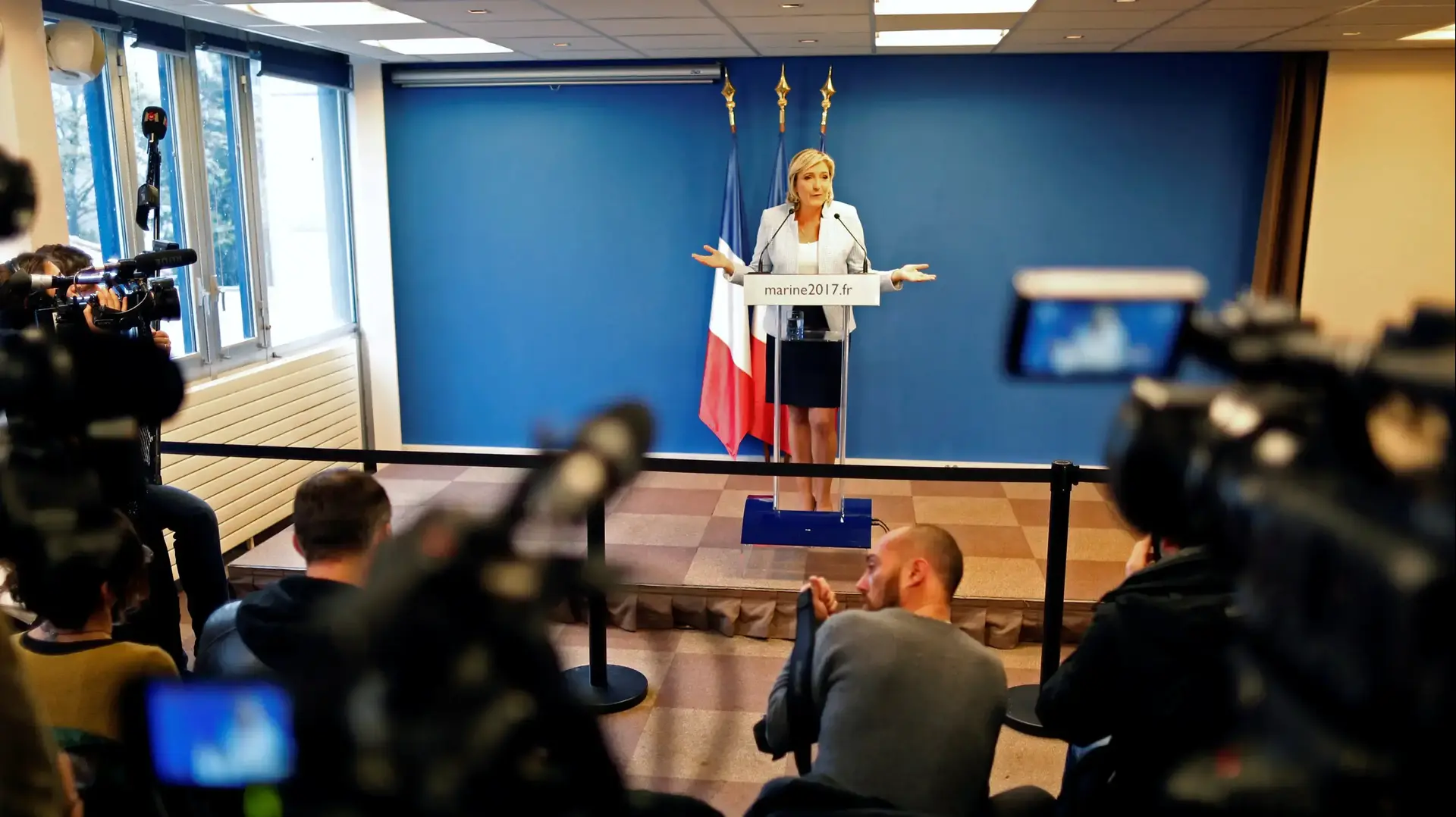 מארין לה פן מוסרת הצהרה על ניצחונו של דונלד טראמפ, 9 בנובמבר 2016 מארין לה פן מוסרת הצהרה על ניצחונו של דונלד טראמפ, 9 בנובמבר 2016