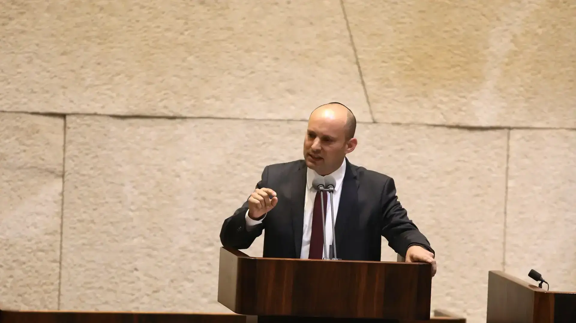 שר החינוך נפתלי בנט במליאת הכנסת המיוחדת לזכר יצחק רבין, ירושלים 13 בנובמבר 2016