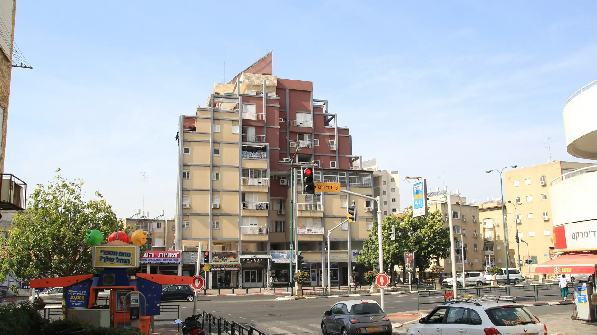 הרחובות סביב ביתו של תושב ראשון לציון שנמצא חולה בזיקה, 14 בנובמבר 2016 הרחובות סביב ביתו של תושב ראשון לציון שנמצא חולה בזיקה, 14 בנובמבר 2016