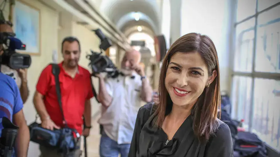 גאולה אבן מגיעה להעיד במשפט ליברמן, יוני 2013 גאולה אבן מגיעה להעיד במשפט ליברמן, יוני 2013
