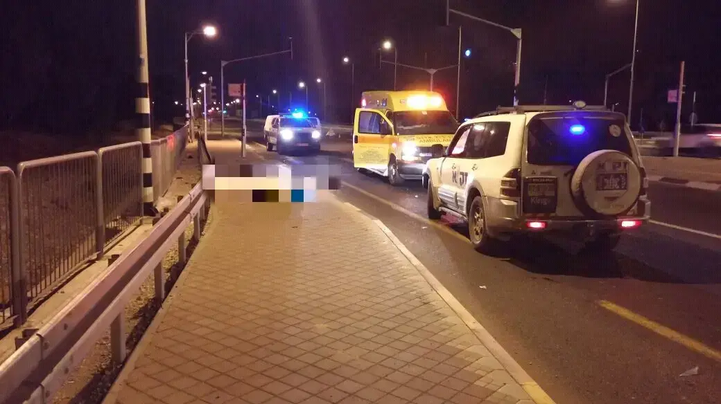 הולך רגל נהרג מפגיעת כלי רכב בכביש 4, בסמוך לצומת עמק חפר, 16 בנובמבר 2016 הולך רגל נהרג מפגיעת כלי רכב בכביש 4, בסמוך לצומת עמק חפר, 16 בנובמבר 2016