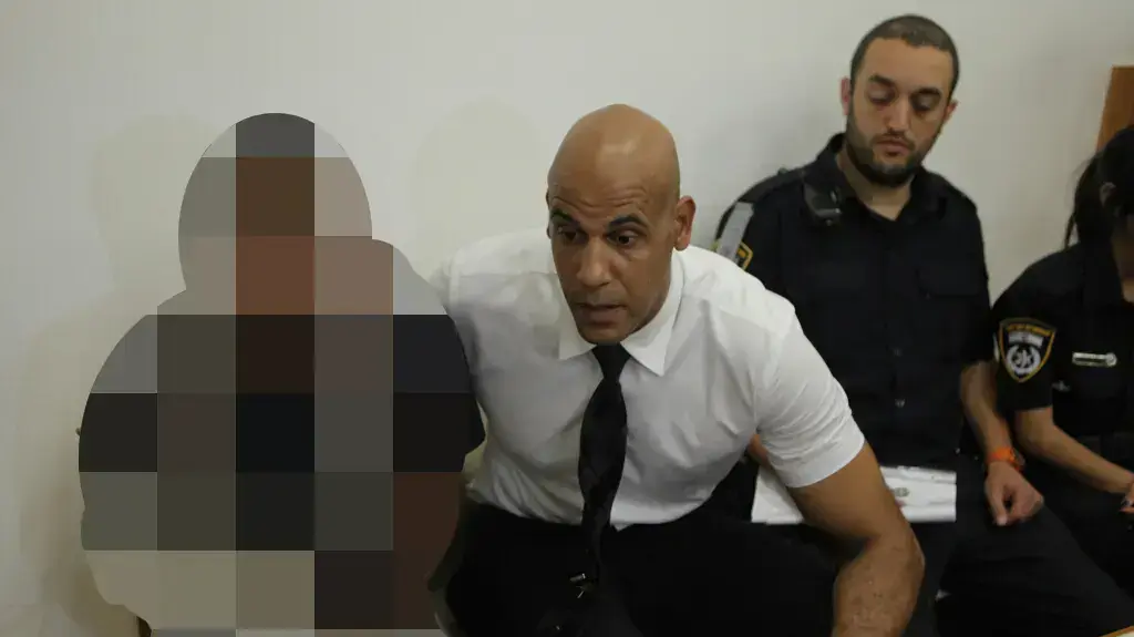 הארכת מעצר של מני דבוש בבית משפט השלום בפתח תקווה, החשוד ברצח החייל יפתח גריידי, אפריל 2014