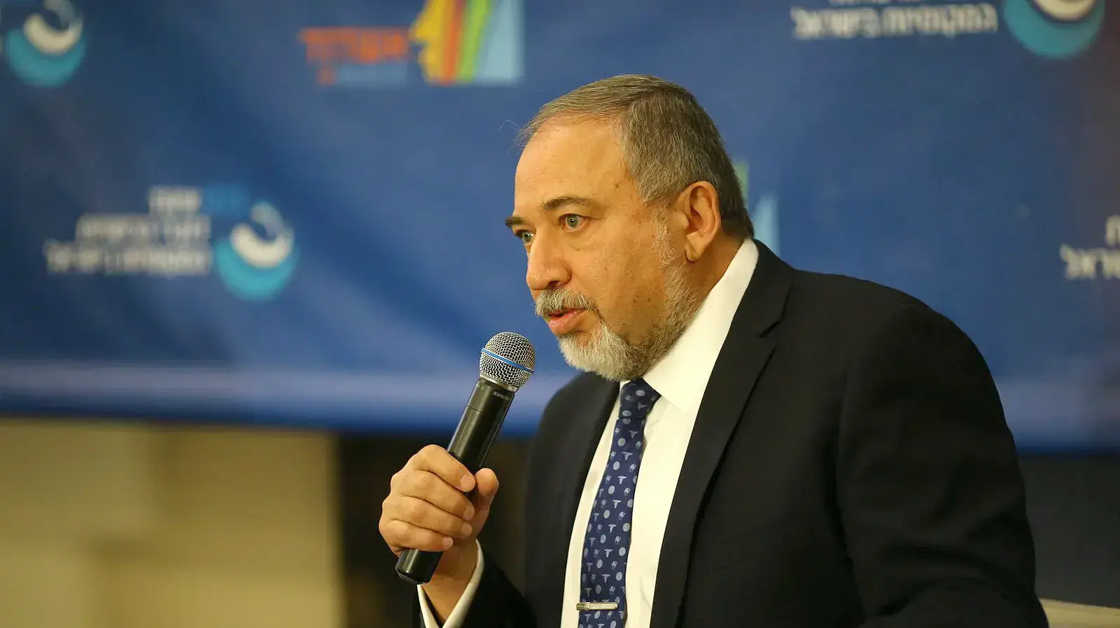 שר הביטחון אביגדור ליברמן בכנס דוברי הרשויות המקומיות, מלון לאונרדו, אשדוד. נובמבר 2016 שר הביטחון אביגדור ליברמן בכנס דוברי הרשויות המקומיות, מלון לאונרדו, אשדוד. נובמבר 2016