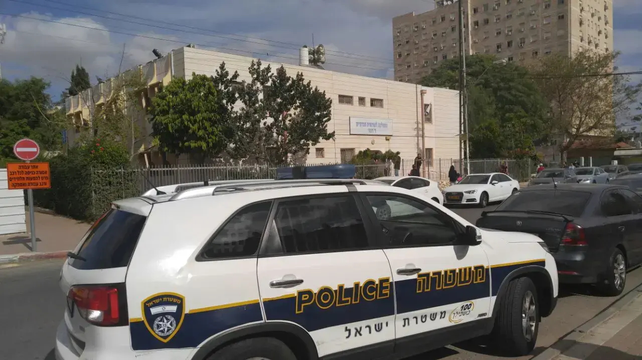 פועל בניין נהרג ממשקולת שנפלה על ראשו בפיר מעלית, באר שבע. נובמבר 2016 פועל בניין נהרג ממשקולת שנפלה על ראשו בפיר מעלית, באר שבע. נובמבר 2016