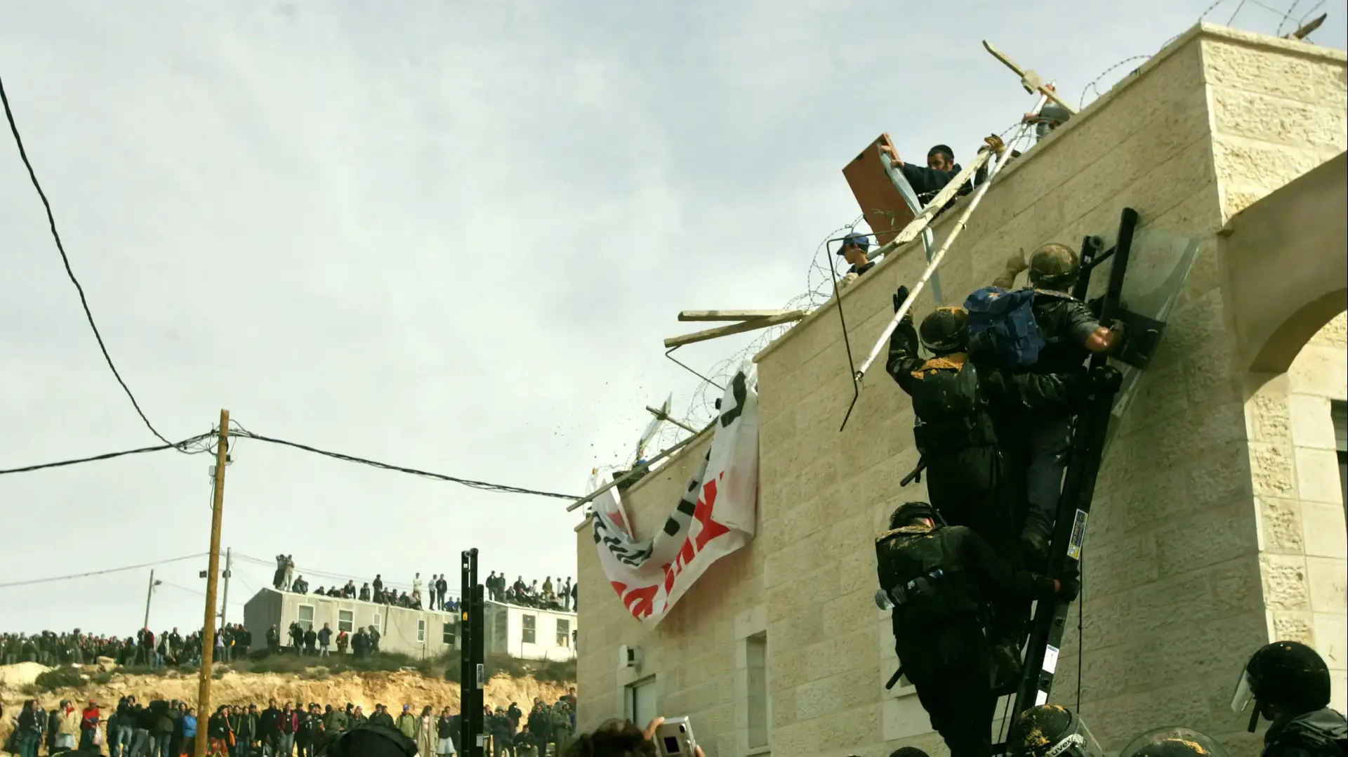 פינוי מאחז עמונה בגדה המערבית. 1 בפברואר 2006 פינוי מאחז עמונה בגדה המערבית. 1 בפברואר 2006