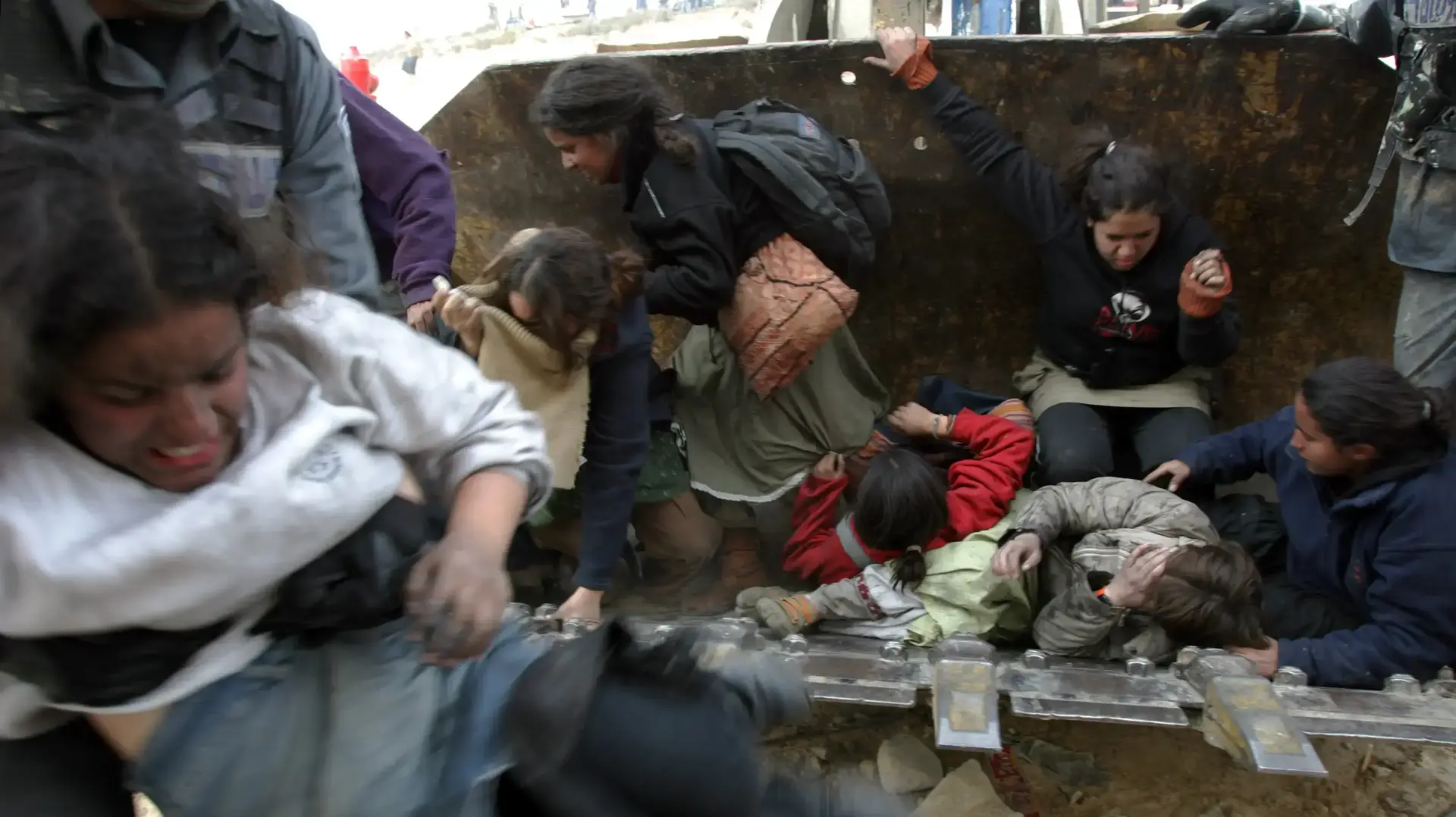 פינוי מאחז עמונה בגדה המערבית. 1 בפברואר 2006 פינוי מאחז עמונה בגדה המערבית. 1 בפברואר 2006