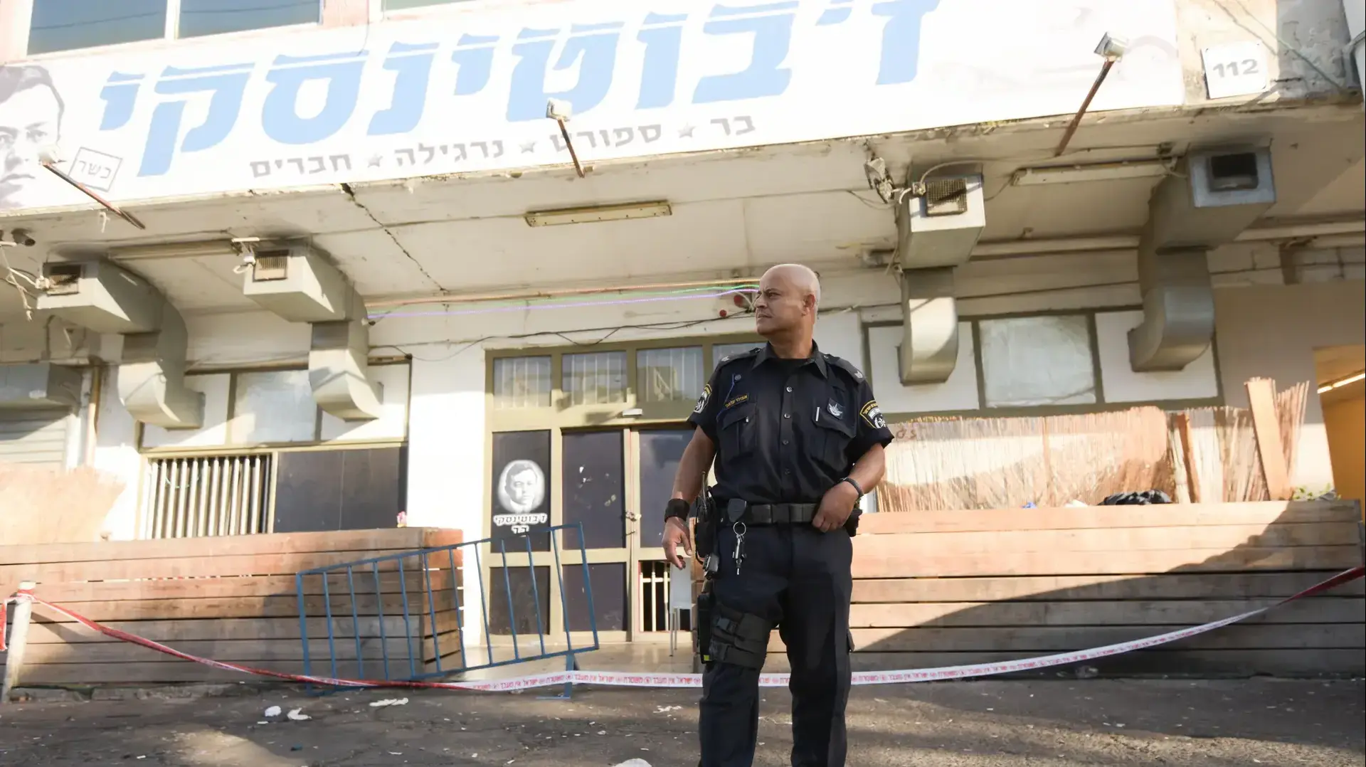 זירת דקירה מחוץ לפאב בפתח תקווה, 18 בנובמבר 2016 זירת דקירה מחוץ לפאב בפתח תקווה, 18 בנובמבר 2016