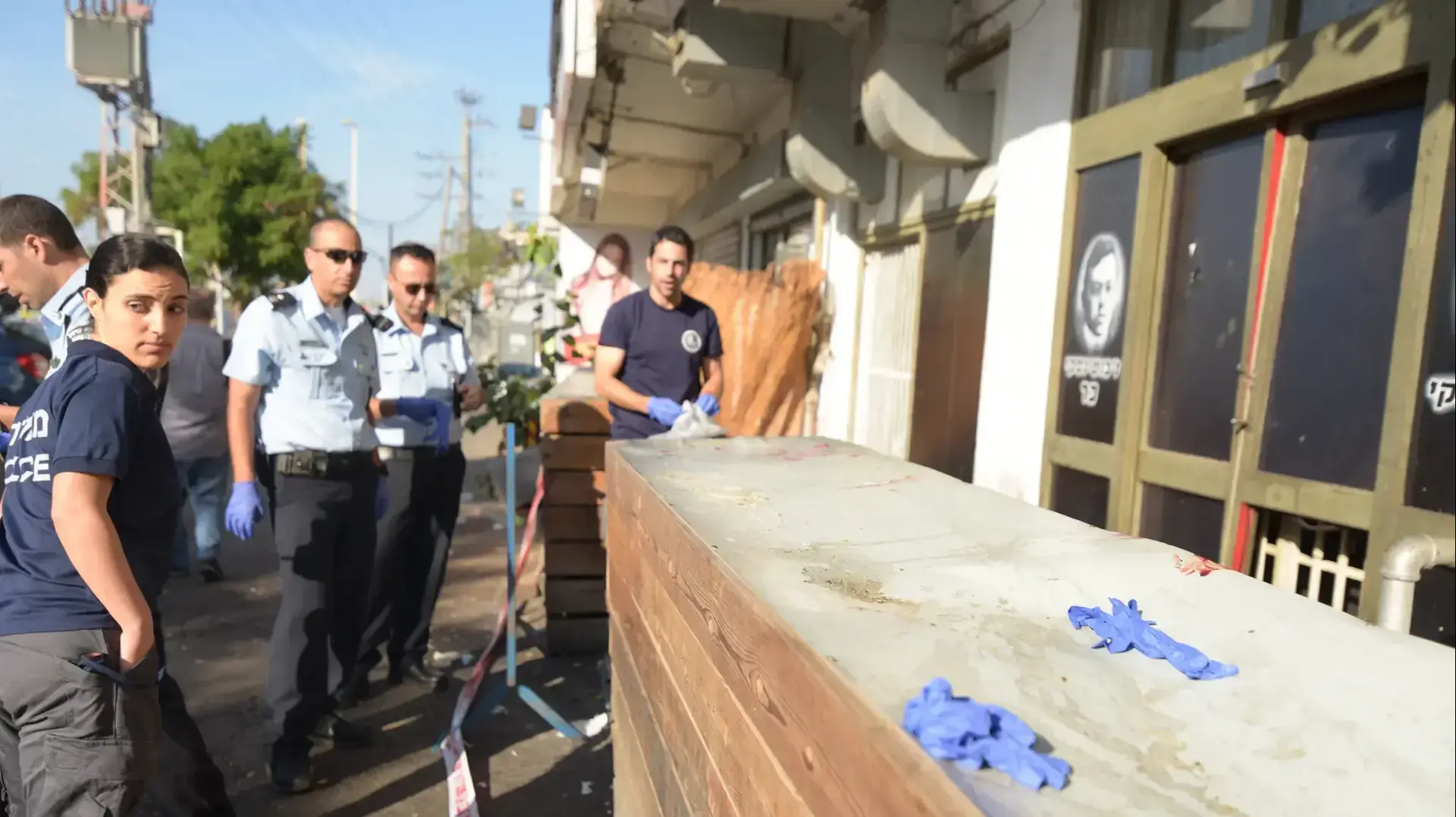 זירת דקירה מחוץ לפאב בפתח תקווה, 18 בנובמבר 2016 זירת דקירה מחוץ לפאב בפתח תקווה, 18 בנובמבר 2016