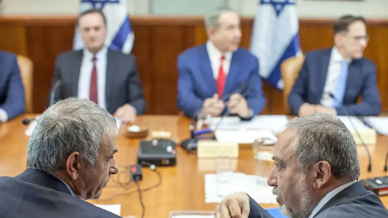השרים אביגדור ליברמן ומשה כחלון ישיבת ממשלה. 20 בנובמבר 2016