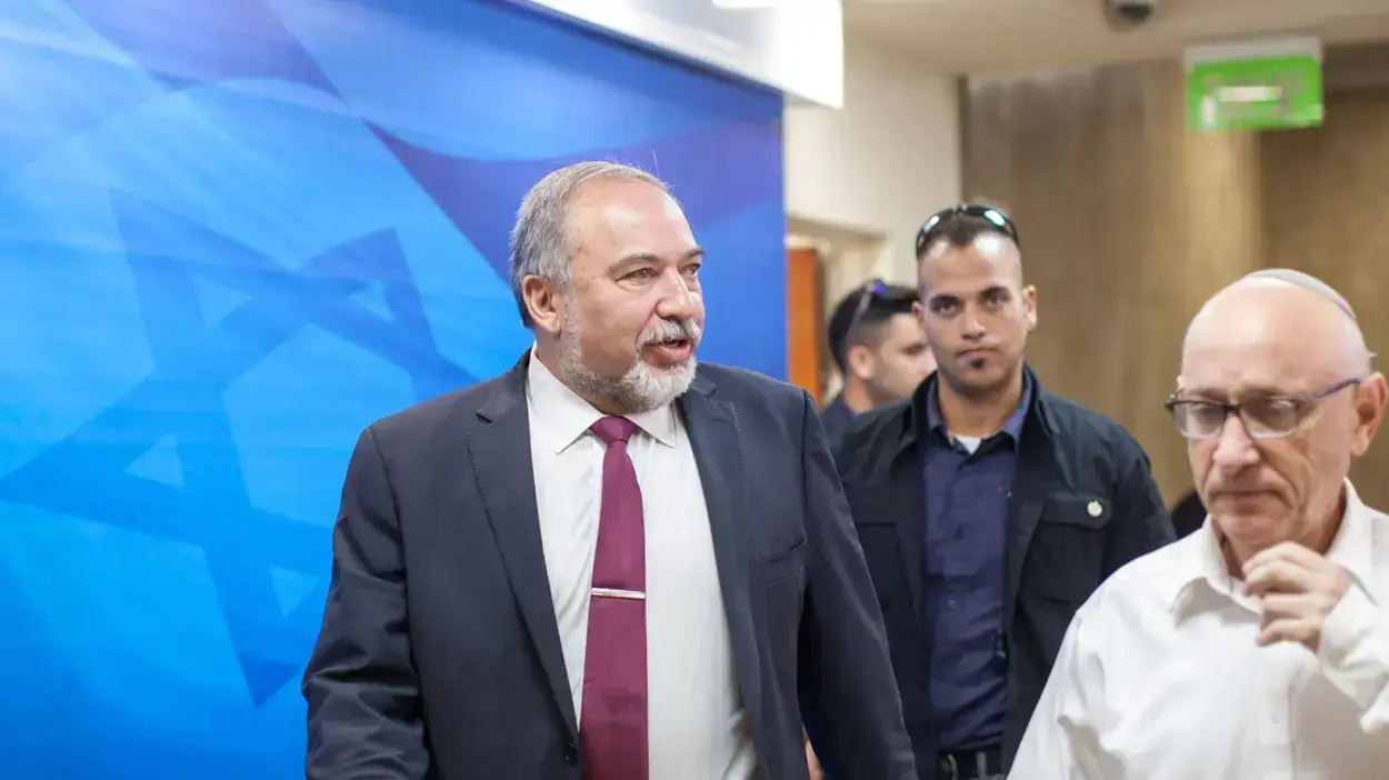 שר הביטחון אביגדור ליברמן ישיבת ממשלה. 20 בנובמבר 2016 שר הביטחון אביגדור ליברמן ישיבת ממשלה. 20 בנובמבר 2016