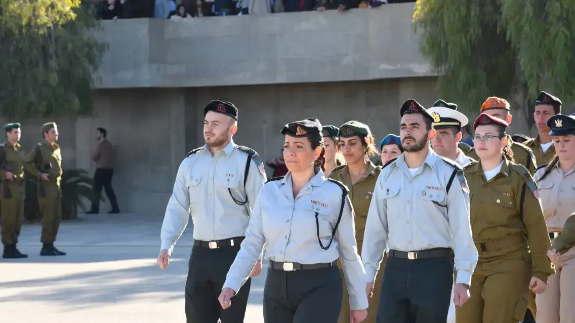 סא"ל לירון דונל שהועלה לדרגת אל"ם בתפקיד מפקדת גדוד ארז בבה"ד 1 סא"ל לירון דונל שהועלה לדרגת אל"ם בתפקיד מפקדת גדוד ארז בבה"ד 1