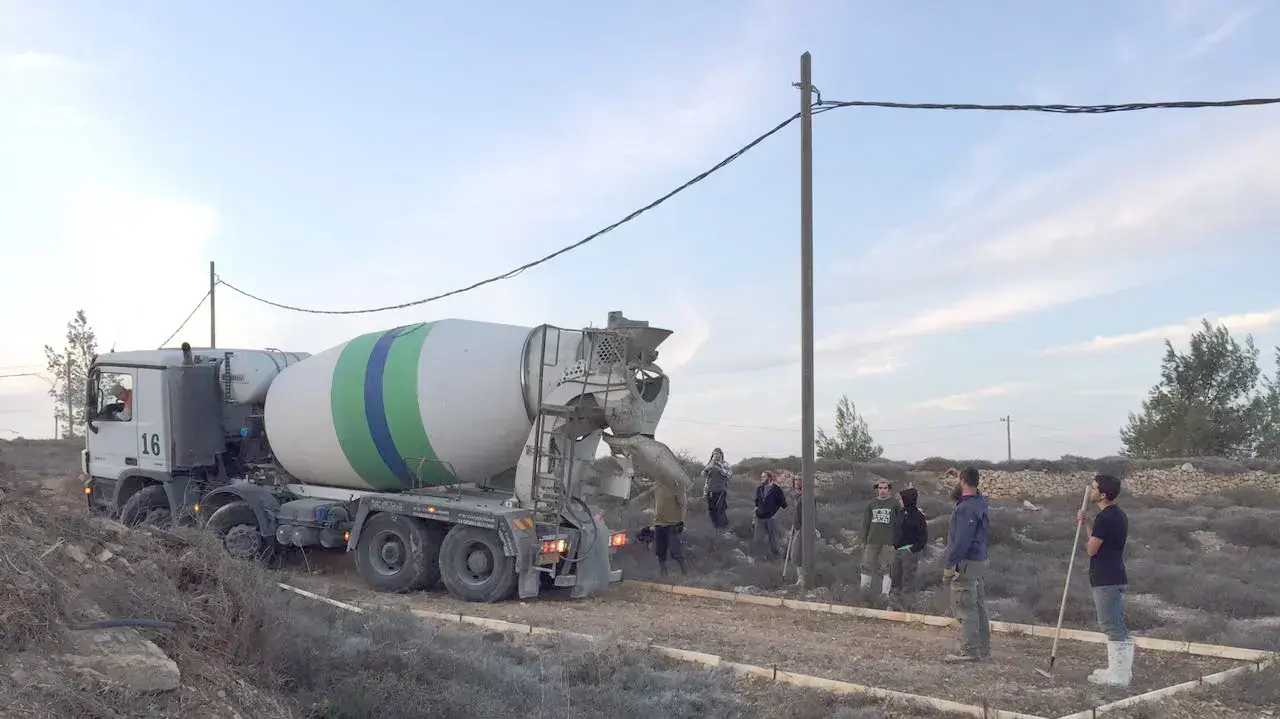 תושבי עמונה נערכים לפינוי, 21 בנובמבר 2016 תושבי עמונה נערכים לפינוי, 21 בנובמבר 2016