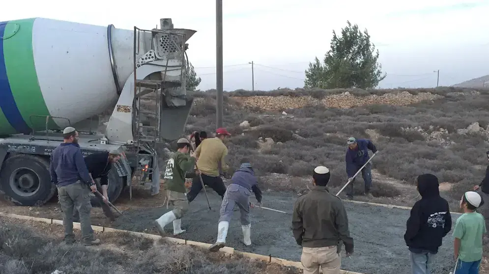 תושבי עמונה נערכים לפינוי, 21 בנובמבר 2016 תושבי עמונה נערכים לפינוי, 21 בנובמבר 2016