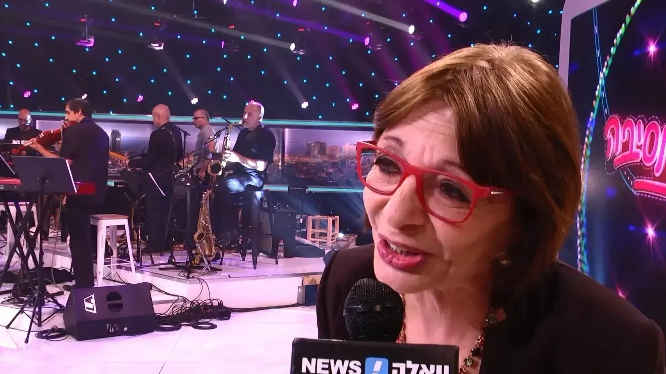 כתבה על סט צילומי התכנית "סיבה למסיבה" עם רבקה מיכאלי שחזרה לזמן קצר כתבה על סט צילומי התכנית "סיבה למסיבה" עם רבקה מיכאלי שחזרה לזמן קצר