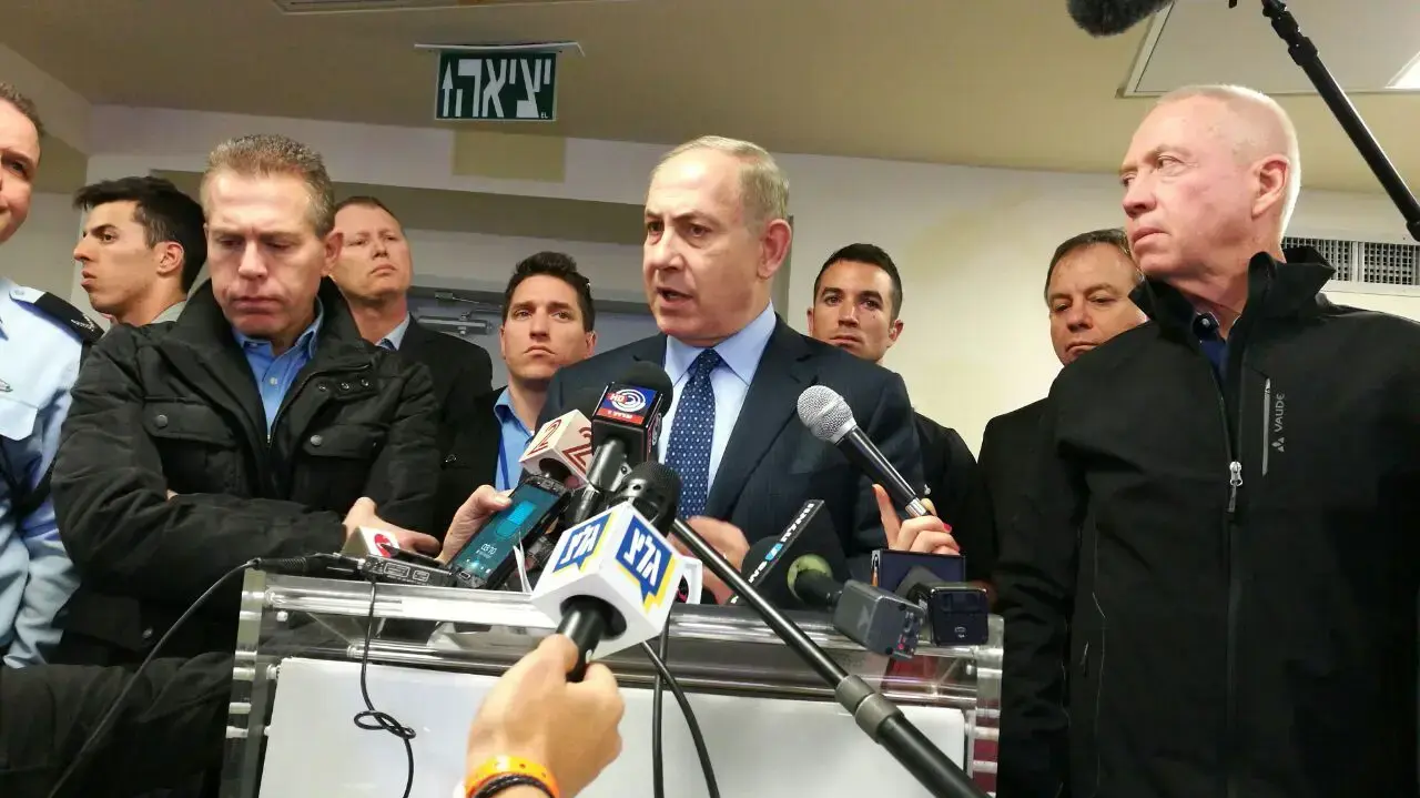 ראש הממשלה בנימין נתניהו במוקדי השריפה בחיפה. נובמבר 2016 ראש הממשלה בנימין נתניהו במוקדי השריפה בחיפה. נובמבר 2016