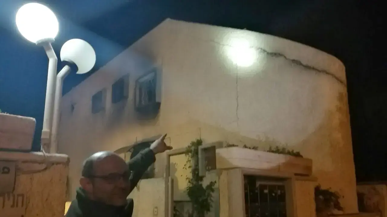 נתי טסל שבית ילדותו נשרף בשריפה בחיפה. נובמבר 2016 נתי טסל שבית ילדותו נשרף בשריפה בחיפה. נובמבר 2016