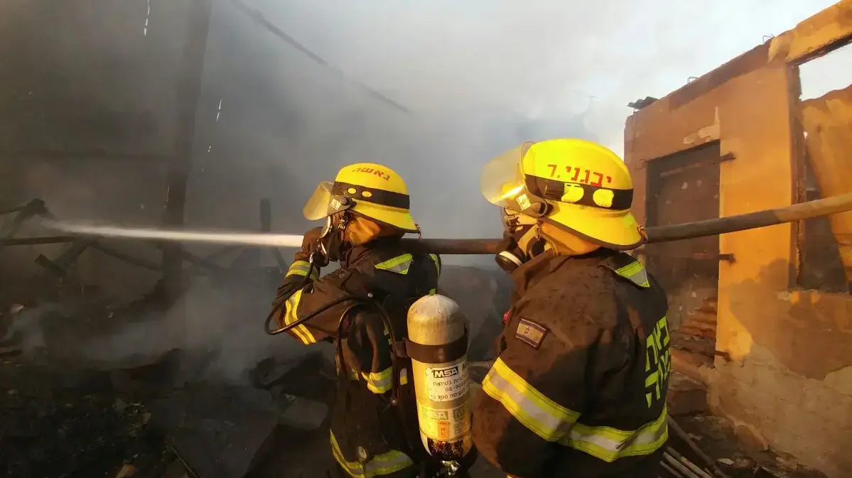 לוחמי אש בשריפה בבית מאיר, 25 בנובמבר 2016 לוחמי אש בשריפה בבית מאיר, 25 בנובמבר 2016