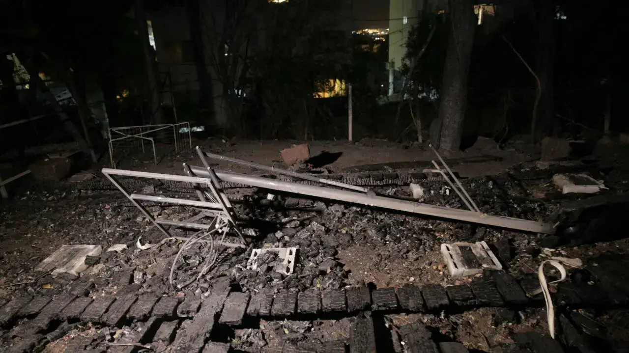 משפחות גרטנר ולנדסמן, שפונו מביתם בעקבות השריפה בחיפה. נובמבר 2015 משפחות גרטנר ולנדסמן, שפונו מביתם בעקבות השריפה בחיפה. נובמבר 2015