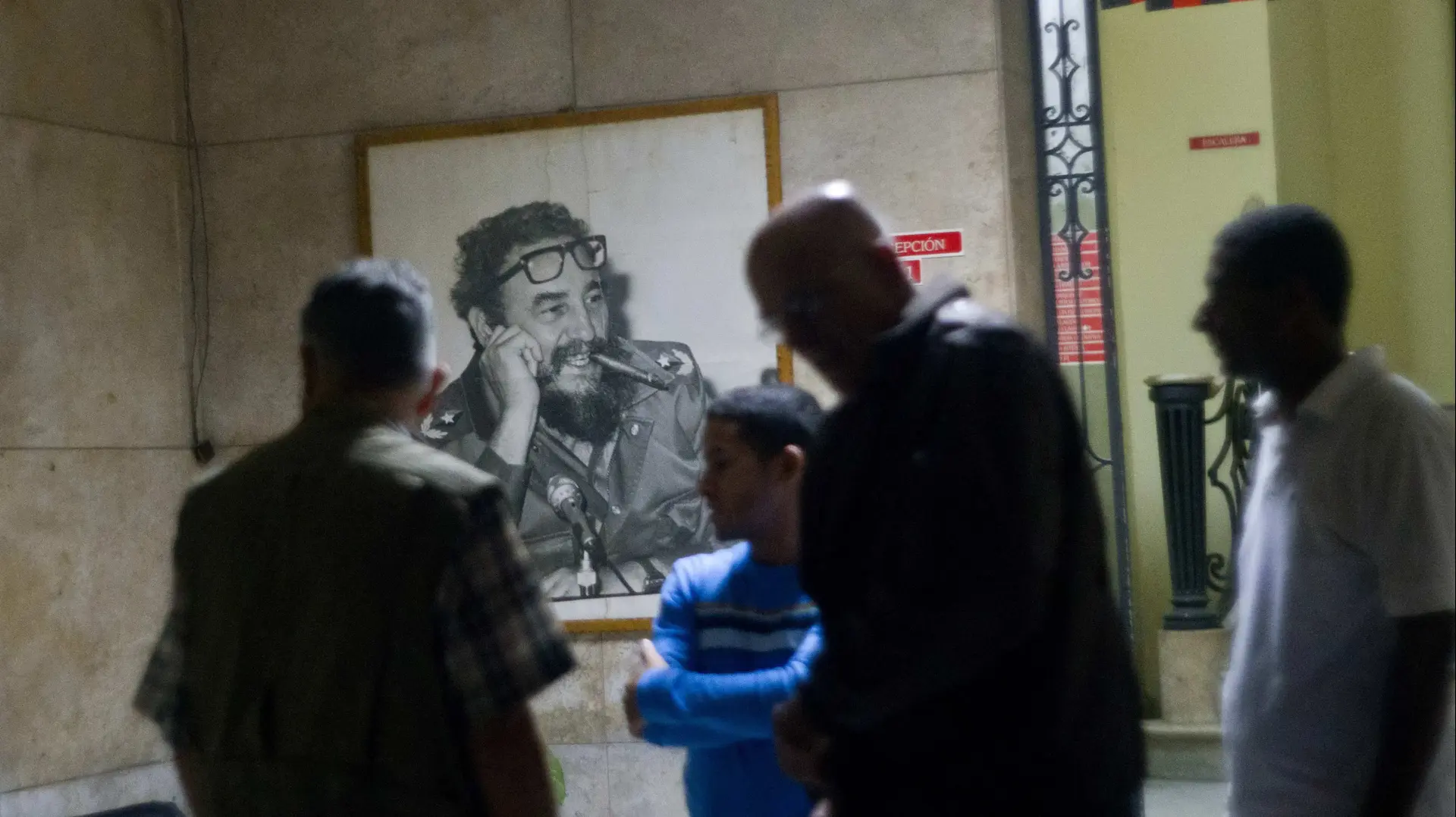 תושבי הוואנה  לאחר ההכרזה על מותו של פידל קסטרו, 26 בנובמבר 2016