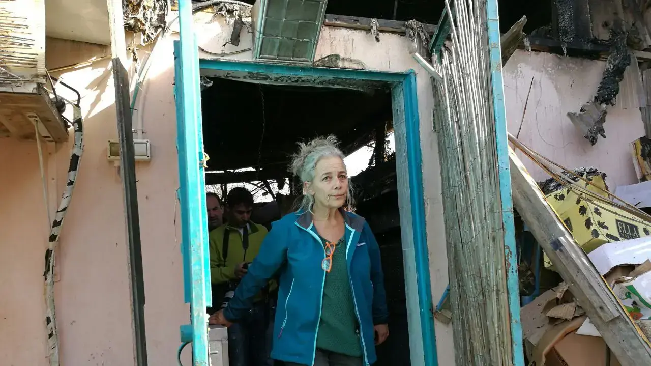 רמה בן צבי, בעלת מסעדת "המטבח של רמה" ביישוב נטף, חוזרת אל המסעדה לאחר שנשרפה. 26 בנובמבר 2016 רמה בן צבי, בעלת מסעדת "המטבח של רמה" ביישוב נטף, חוזרת אל המסעדה לאחר שנשרפה. 26 בנובמבר 2016