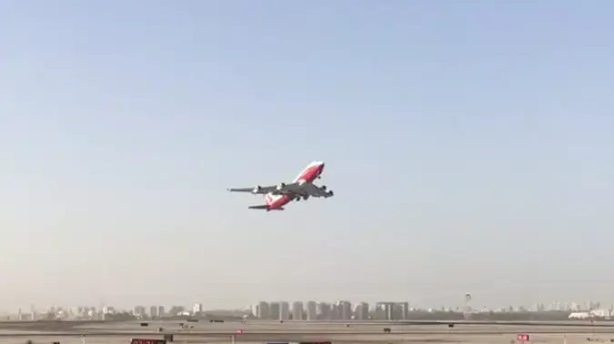 הסופר טנקר ממריא מנתב"ג בדרך למשימתו הראשונה, נובמבר 2016 הסופר טנקר ממריא מנתב"ג בדרך למשימתו הראשונה, נובמבר 2016