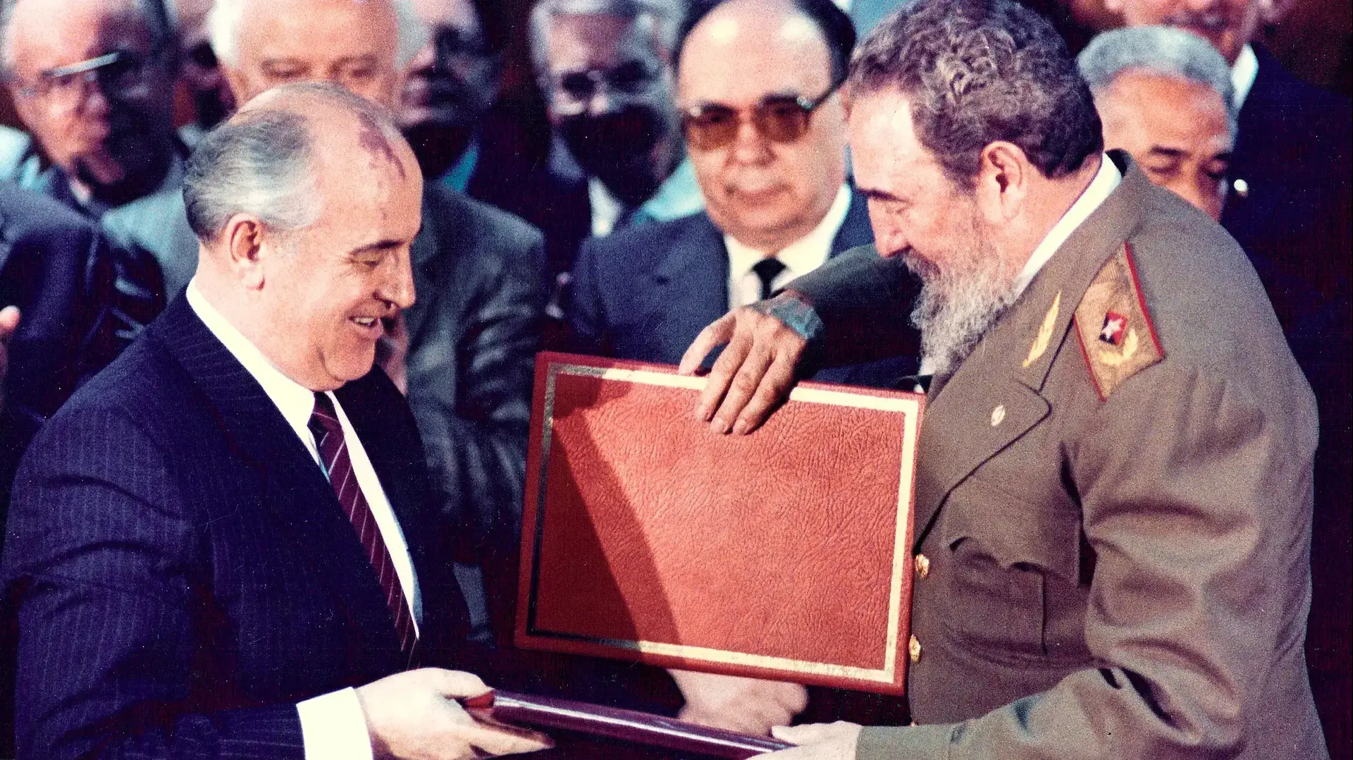 נשיא קובה פידל קסטרו ושליט ברית המועצות מיכאיל גורבצ'וב בהוואנה, 1989 נשיא קובה פידל קסטרו ושליט ברית המועצות מיכאיל גורבצ'וב בהוואנה, 1989