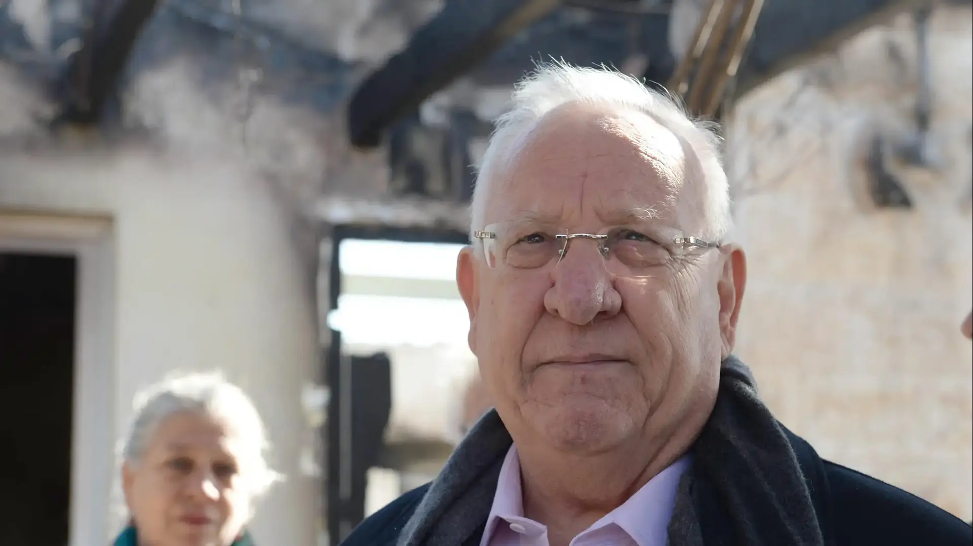 נשיא המדינה ראובן ריבלין באזור בו אירעה שריפה בנטף. 27 בנובמבר 2016 נשיא המדינה ראובן ריבלין באזור בו אירעה שריפה בנטף. 27 בנובמבר 2016