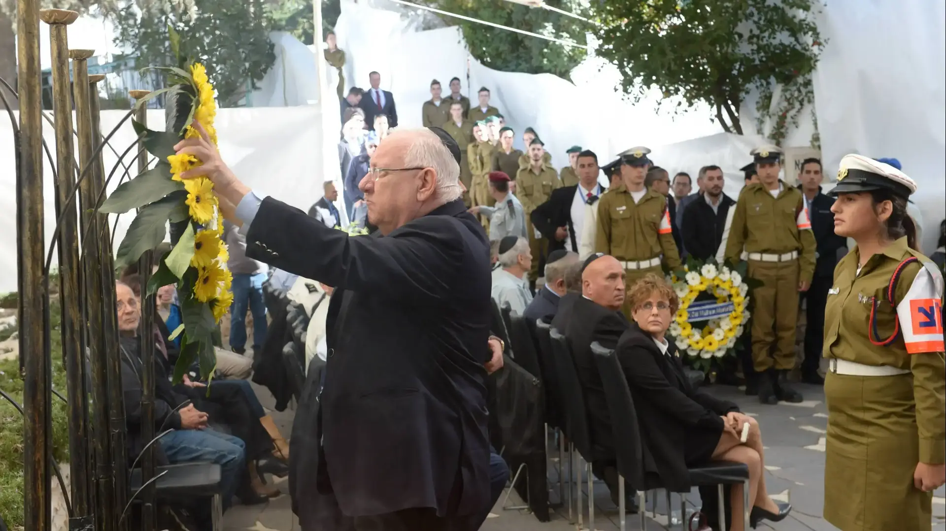 נשיא המדינה ראובן ריבלין, טקס אזכרה לחללי מבצע קדש, הר הרצל. 28 בנובמבר 2016 נשיא המדינה ראובן ריבלין, טקס אזכרה לחללי מבצע קדש, הר הרצל. 28 בנובמבר 2016