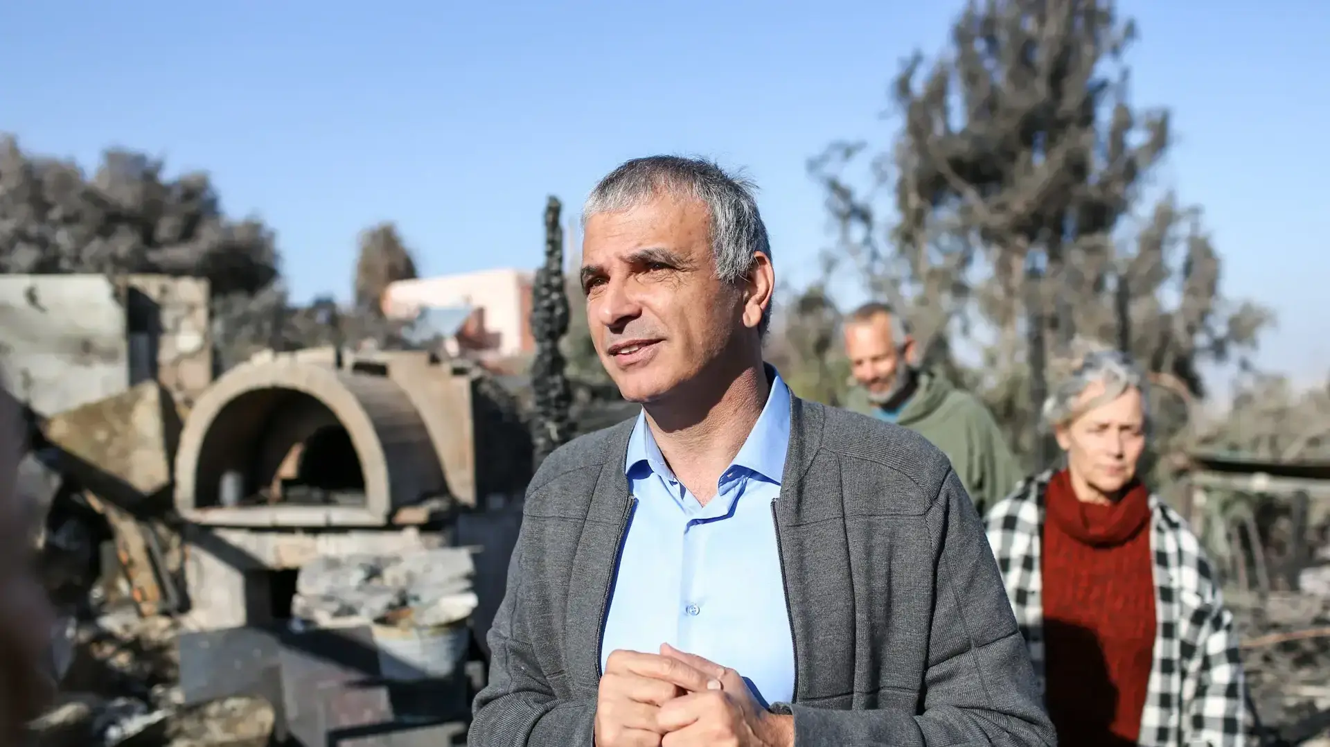 שר האוצר משה כחלון בנטף לאחר ששריפה פרצה ביישוב בשבוע שעבר, 28 בנובמבר 2016 שר האוצר משה כחלון בנטף לאחר ששריפה פרצה ביישוב בשבוע שעבר, 28 בנובמבר 2016