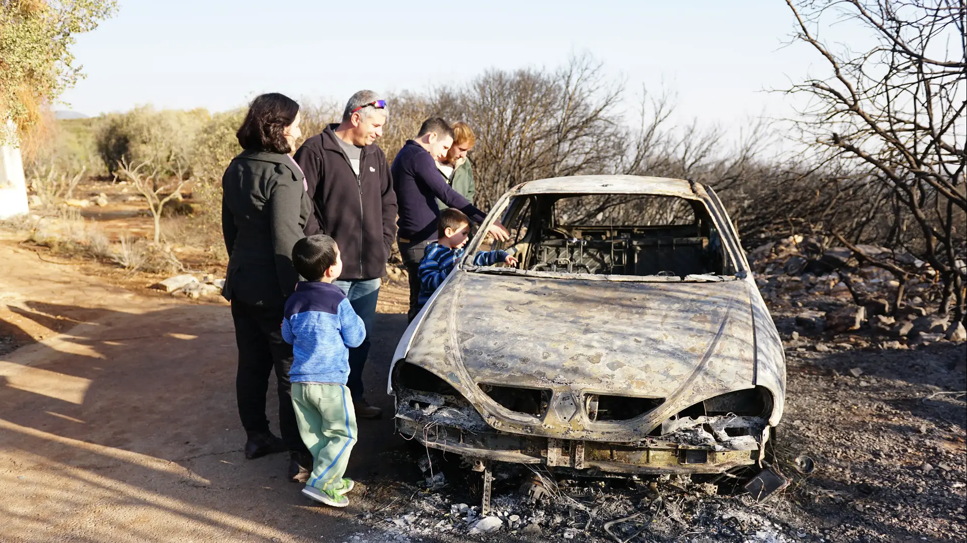 מפגש בין תושבי היישוב הר חלוץ ללוחמי האש שחילצו אותם, הר חלוץ 28 בנובמבר 2016 מפגש בין תושבי היישוב הר חלוץ ללוחמי האש שחילצו אותם, הר חלוץ 28 בנובמבר 2016