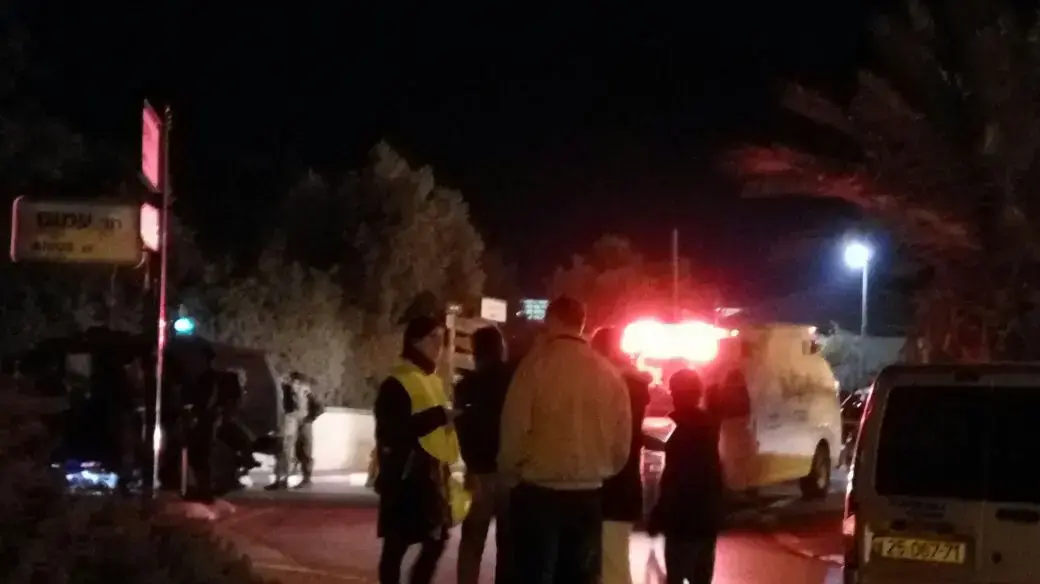 תאונת דרכים בסמוך לכניסה ליישוב תקוע, גוש עציון. נובמבר 2016 תאונת דרכים בסמוך לכניסה ליישוב תקוע, גוש עציון. נובמבר 2016