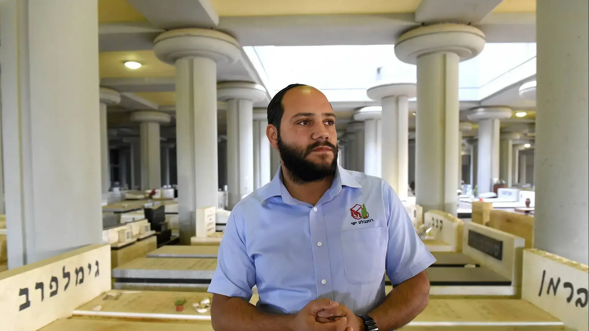 ישי רוזנבלט, קברן, מצבות וקבורה רוויה בבית עלמין ירקון, נובמבר 2016 ישי רוזנבלט, קברן, מצבות וקבורה רוויה בבית עלמין ירקון, נובמבר 2016