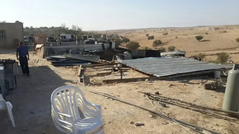 פינוי תושבים ביישוב הבדואי אום אל חירן. נובמבר 2016 פינוי תושבים ביישוב הבדואי אום אל חירן. נובמבר 2016