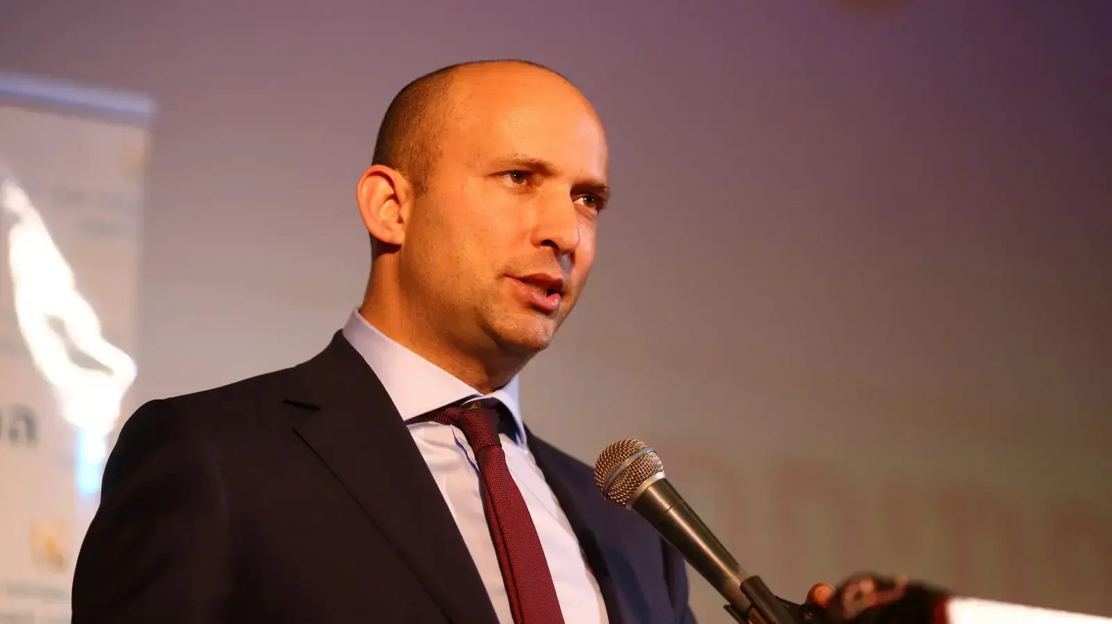 שר החינוך נפתלי בנט בכנס שדרות לחברה וכלכלה, סינמטק שדרות. נובמבר 2016 שר החינוך נפתלי בנט בכנס שדרות לחברה וכלכלה, סינמטק שדרות. נובמבר 2016